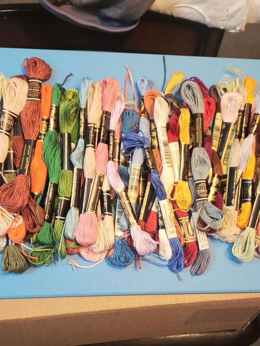 Lot 50 sc mixed colors cross stitch embroidery thread DMC + Friendly Spiraea